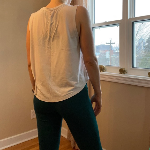 GapFit Muscle Tee - Size M - Picture 2 of 5